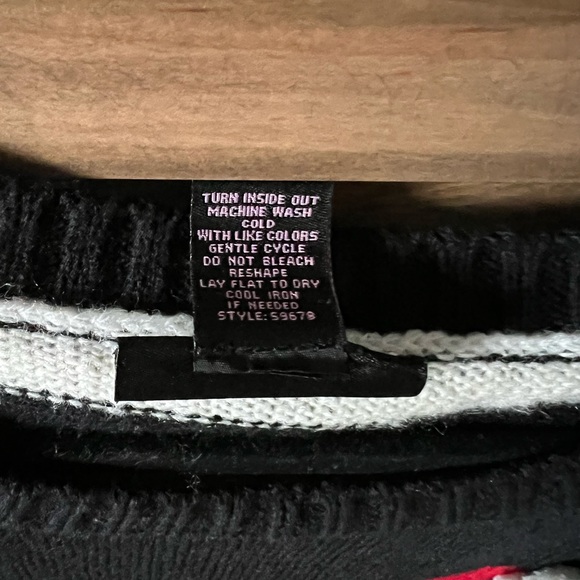 Santa holiday Christmas sweater “ugly” but so cute! - Picture 4 of 4